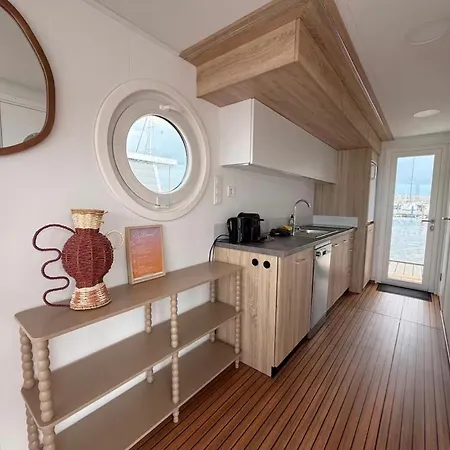 Glamping Houseboat