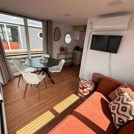 Botel Glamping Houseboat Dinteloord