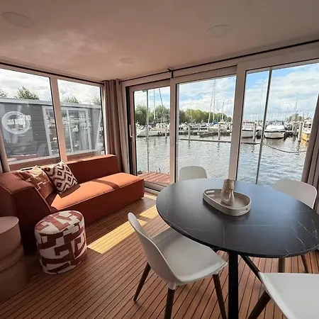 Botel Glamping Houseboat Dinteloord