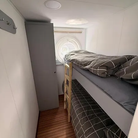 Glamping Houseboat *